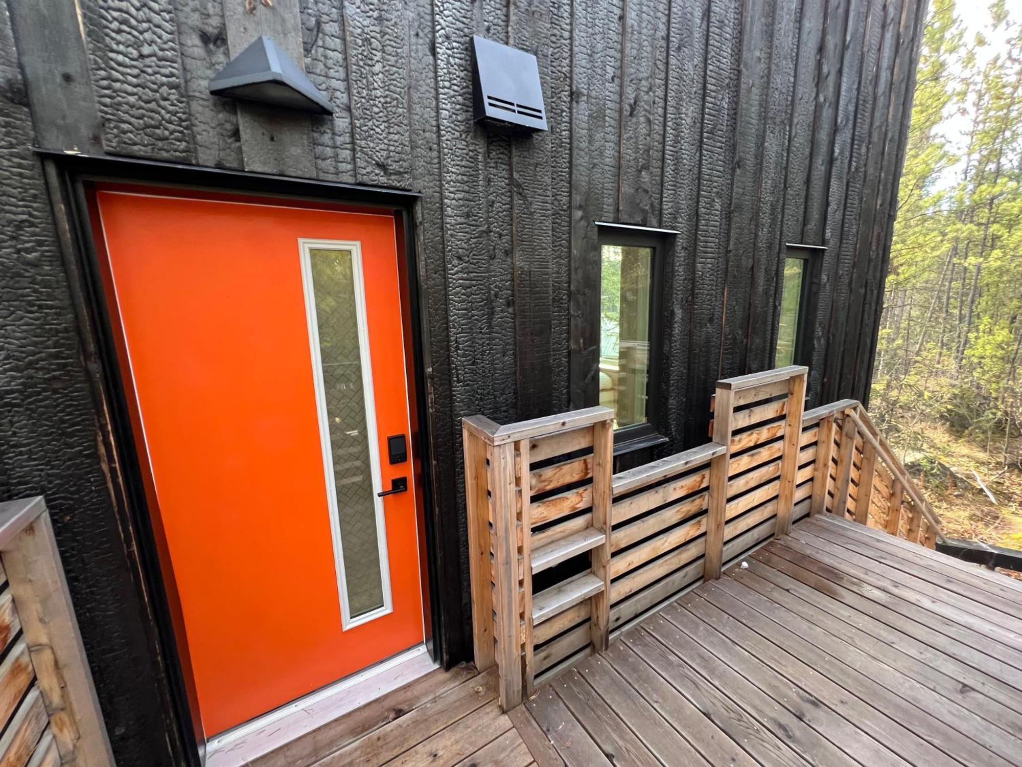 Black Spruce - Orange Door Villa Whitehorse Exterior photo